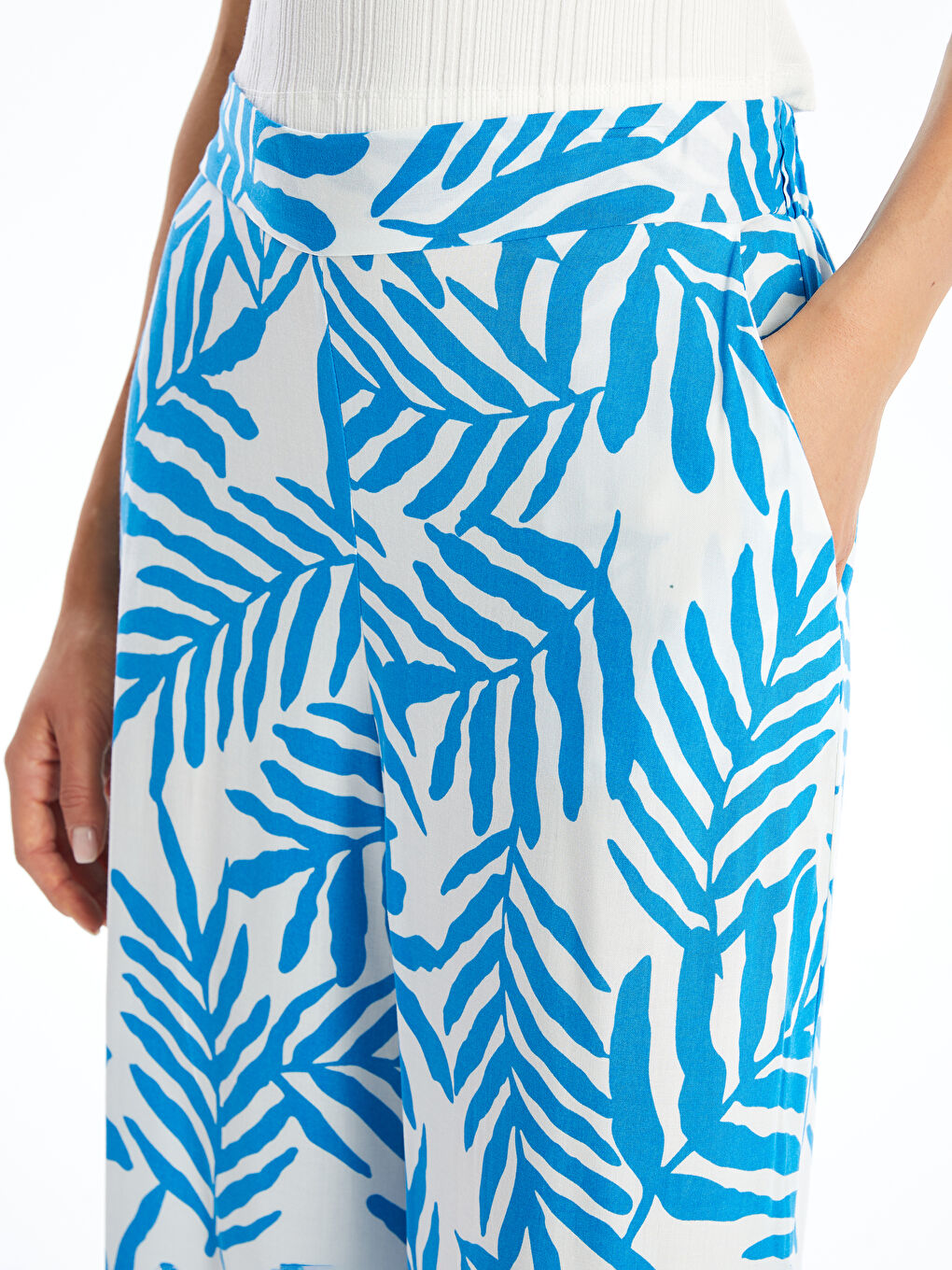 Patterned Women's Capri with Elastic Waist-2