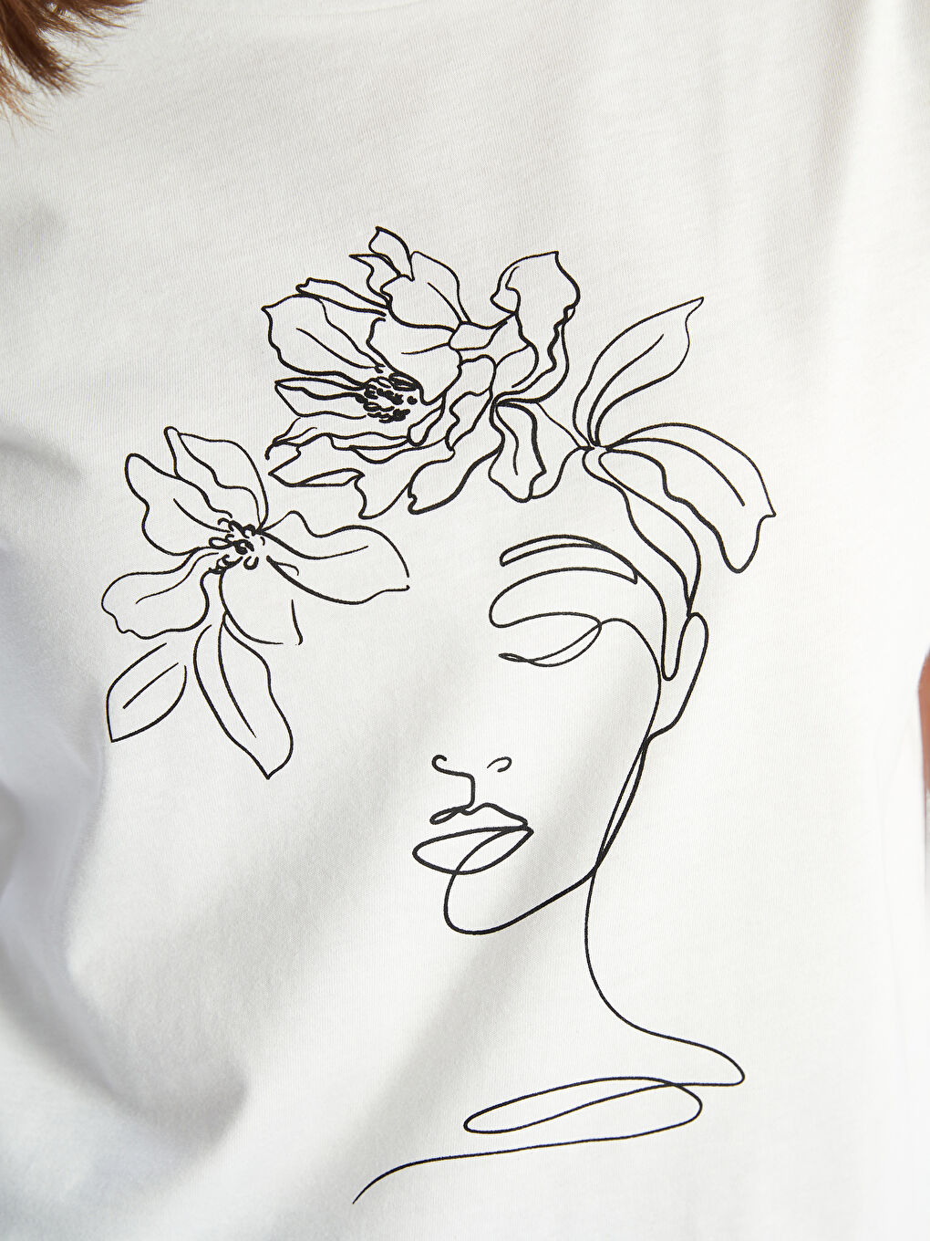 Beyaz Bisiklet Yaka Baskılı Kısa Kollu Kadın Tişört-3