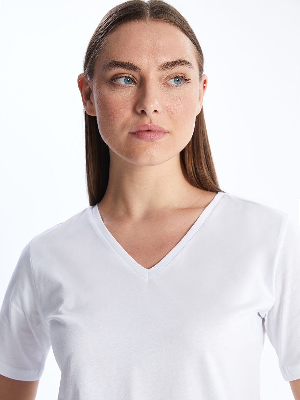 Beyaz V Yaka Düz Kısa Kollu Kadın Tişört-2