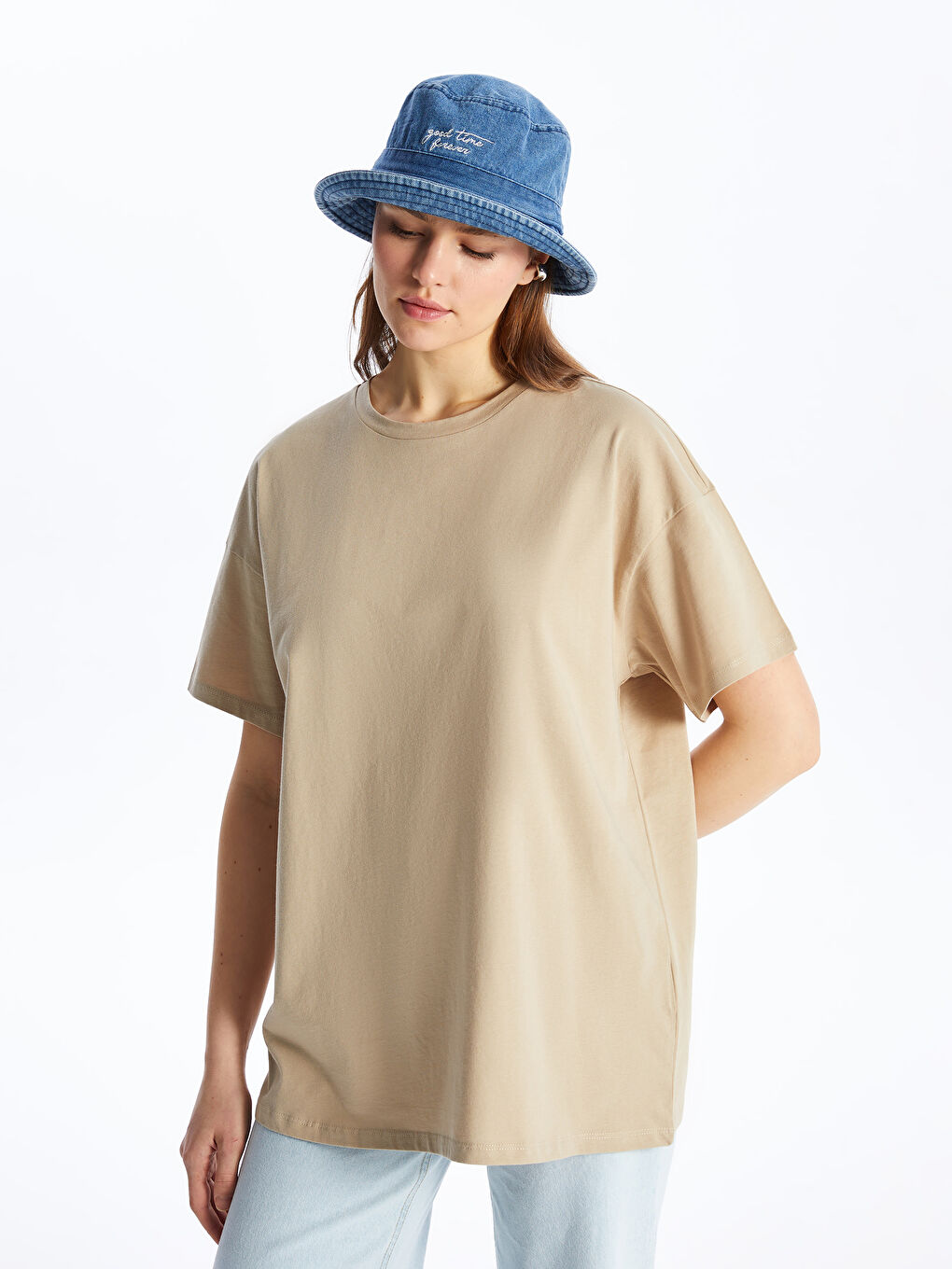 Bej Bisiklet Yaka Düz Kısa Kollu Oversize Kadın Tişört-1