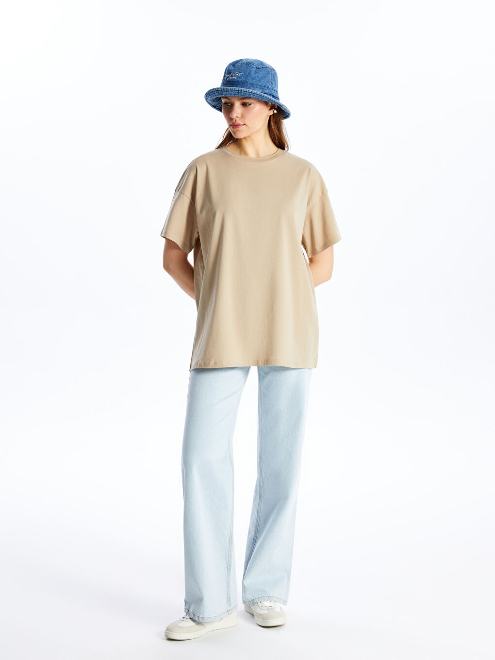 Bej Bisiklet Yaka Düz Kısa Kollu Oversize Kadın Tişört-2