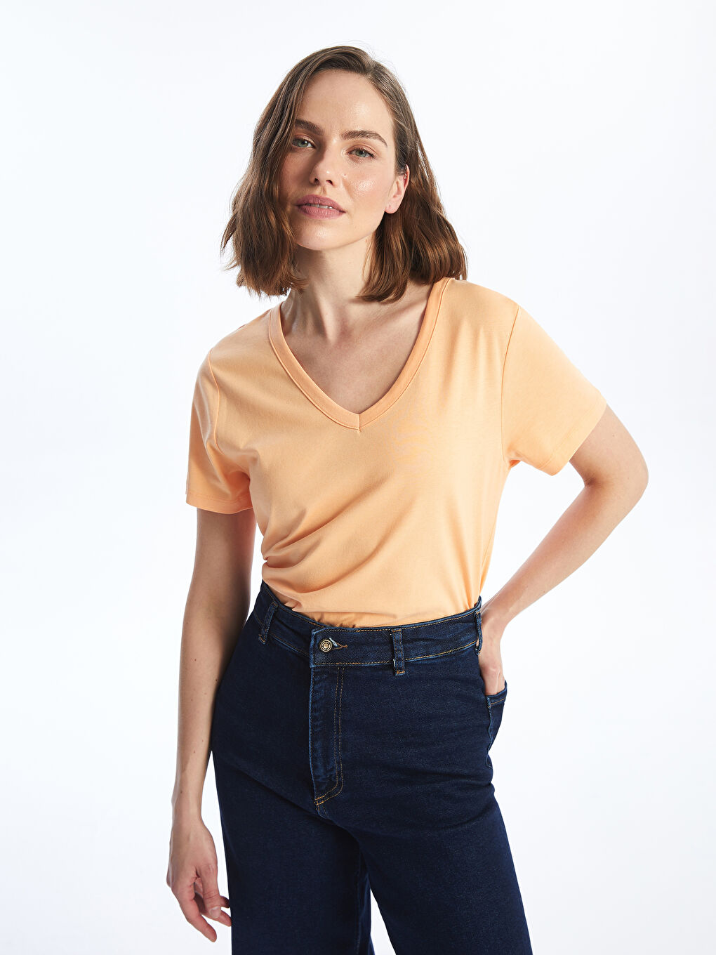 Turuncu V Yaka Düz Kısa Kollu Kadın Tişört-1