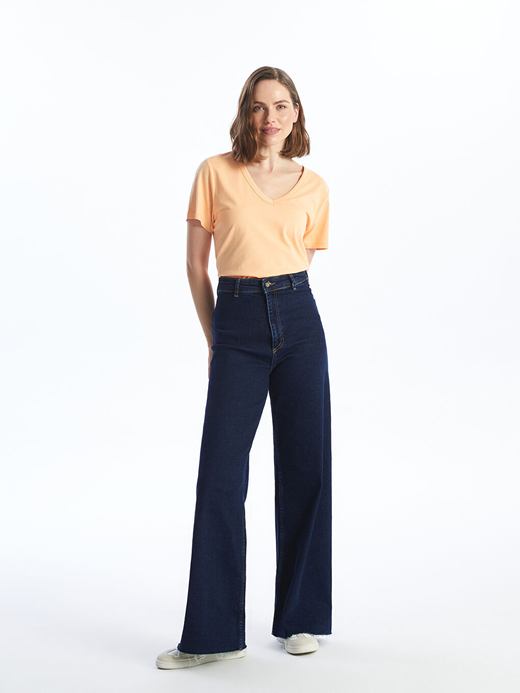 Turuncu V Yaka Düz Kısa Kollu Kadın Tişört-2