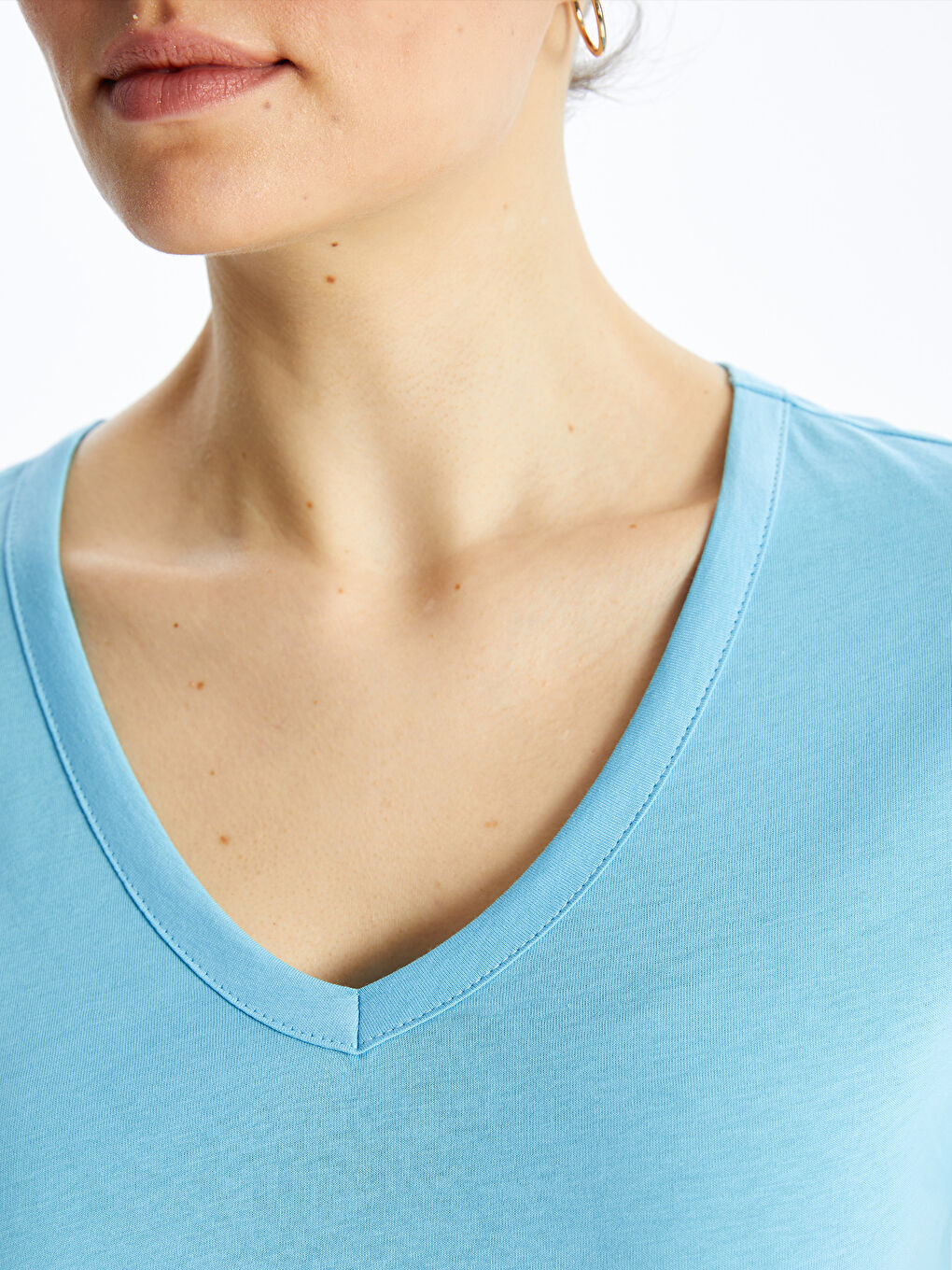 Mavi V Yaka Düz Kısa Kollu Kadın Tişört-2