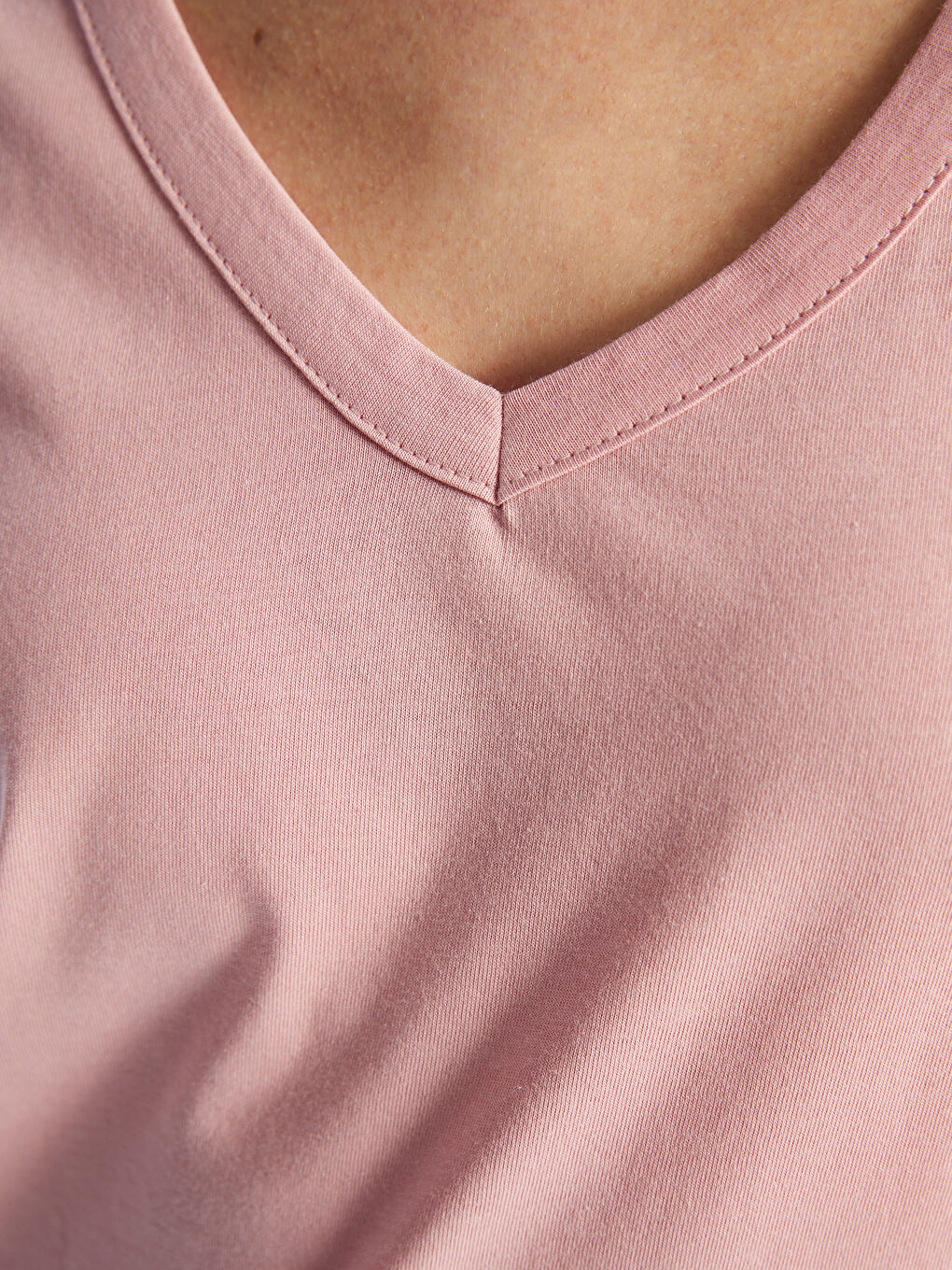 Pembe V Yaka Düz Kısa Kollu Kadın Tişört-3