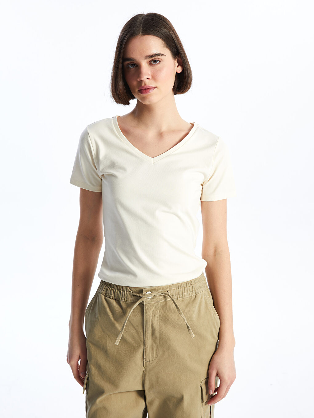 Ekru V Yaka Düz Kısa Kollu Kadın Tişört-1