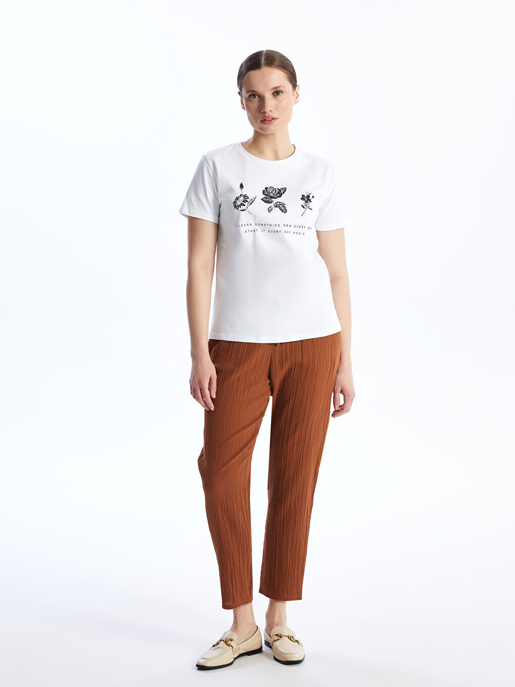 Beyaz Bisiklet Yaka Baskılı Kısa Kollu Kadın Tişört-2