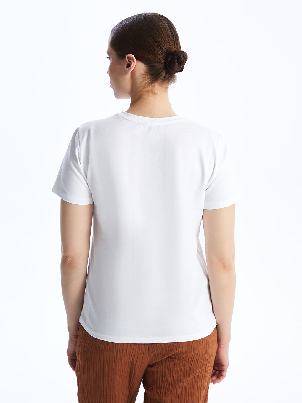 Beyaz Bisiklet Yaka Baskılı Kısa Kollu Kadın Tişört-4