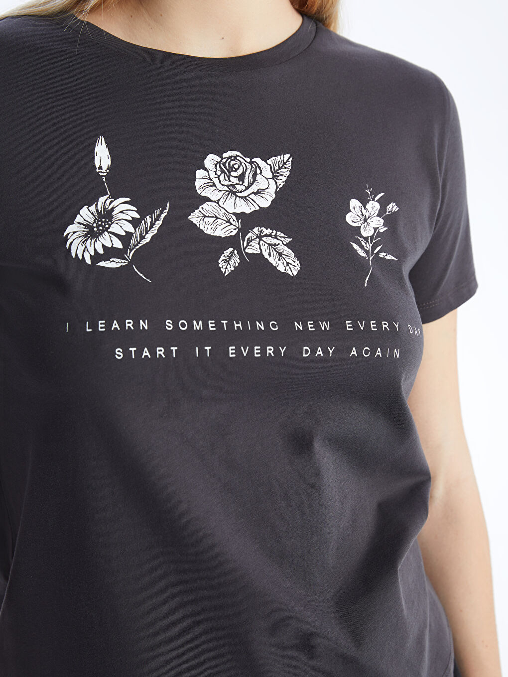 Lacivert Bisiklet Yaka Baskılı Kısa Kollu Kadın Tişört-3