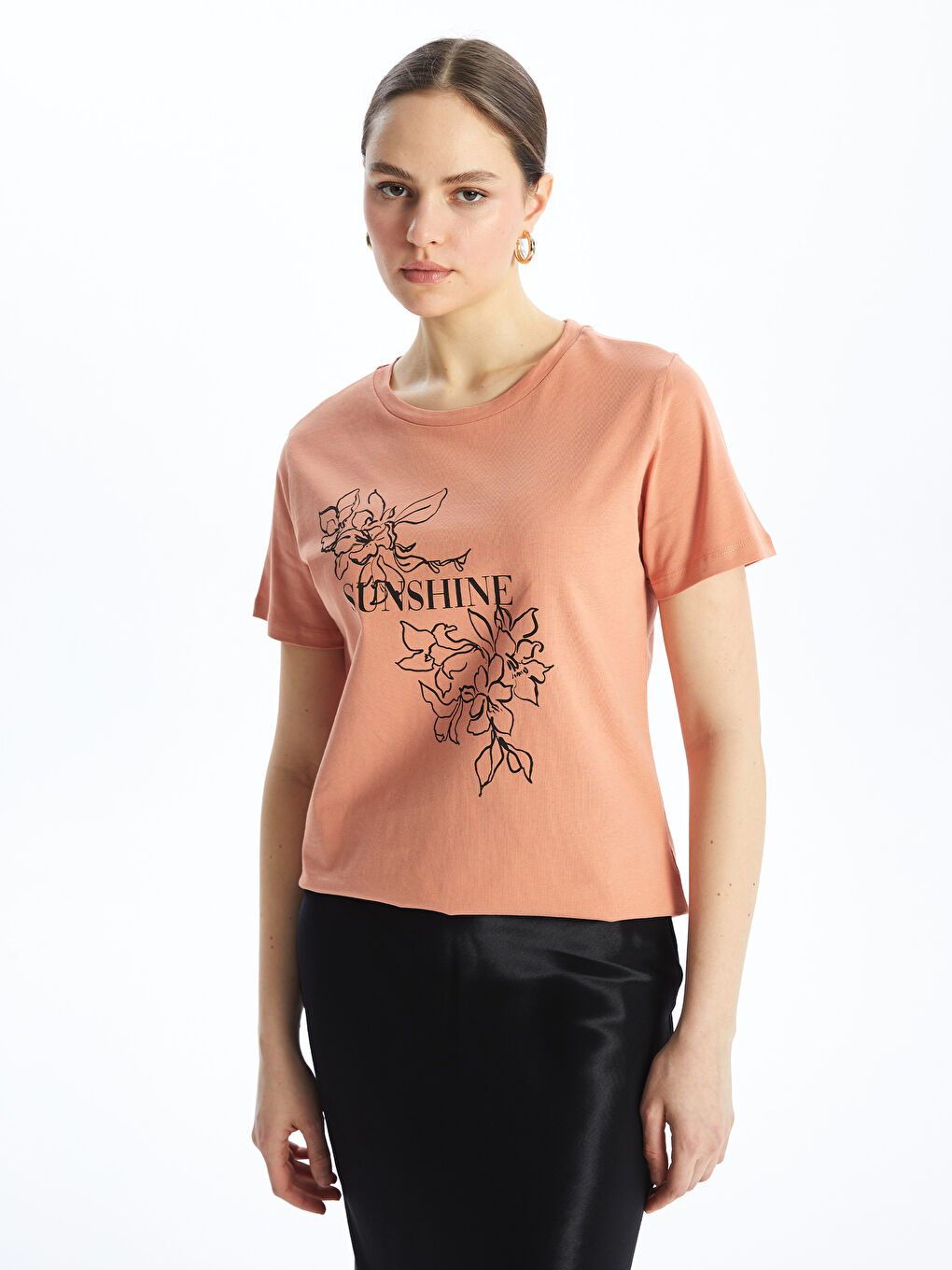 Turuncu Bisiklet Yaka Baskılı Kısa Kollu Kadın Tişört