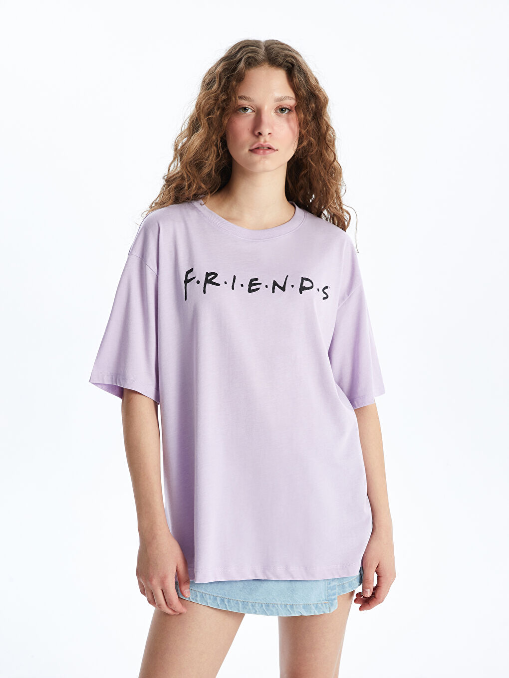 Κοντομάνικο Υπερμεγέθες T-Shirt Γυναικείο με Εκτύπωση Bugs Bunny και Στρογγυλή Λαιμόκοψη-1