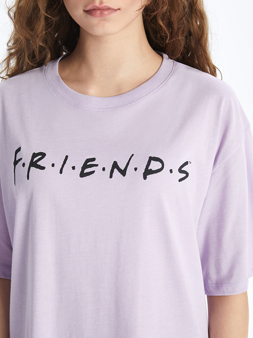 Κοντομάνικο Υπερμεγέθες T-Shirt Γυναικείο με Εκτύπωση Bugs Bunny και Στρογγυλή Λαιμόκοψη-3