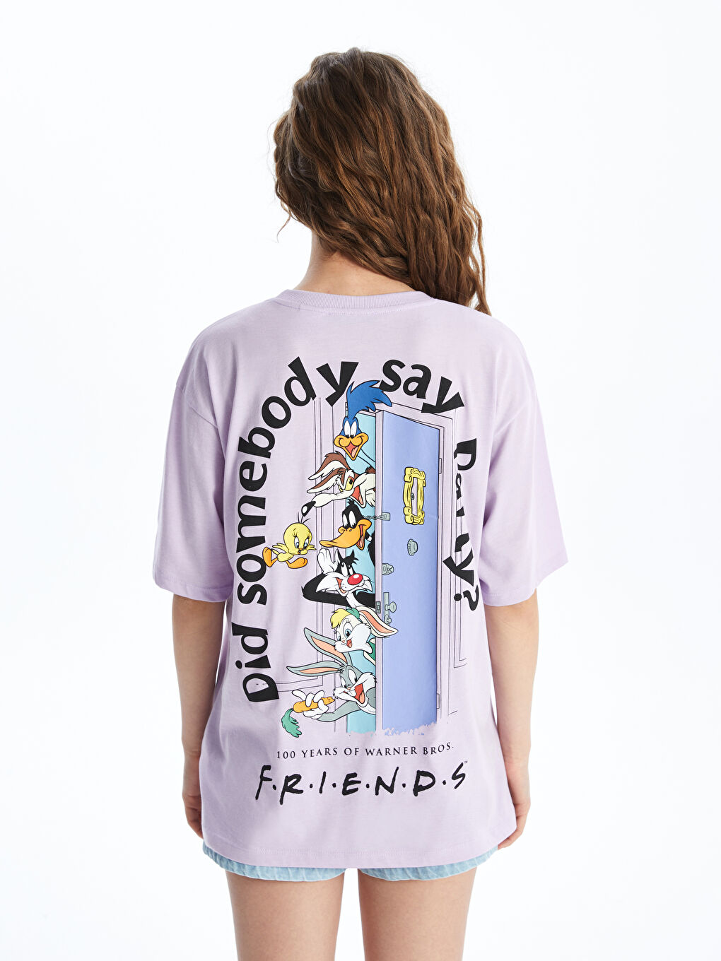 Κοντομάνικο Υπερμεγέθες T-Shirt Γυναικείο με Εκτύπωση Bugs Bunny και Στρογγυλή Λαιμόκοψη-4