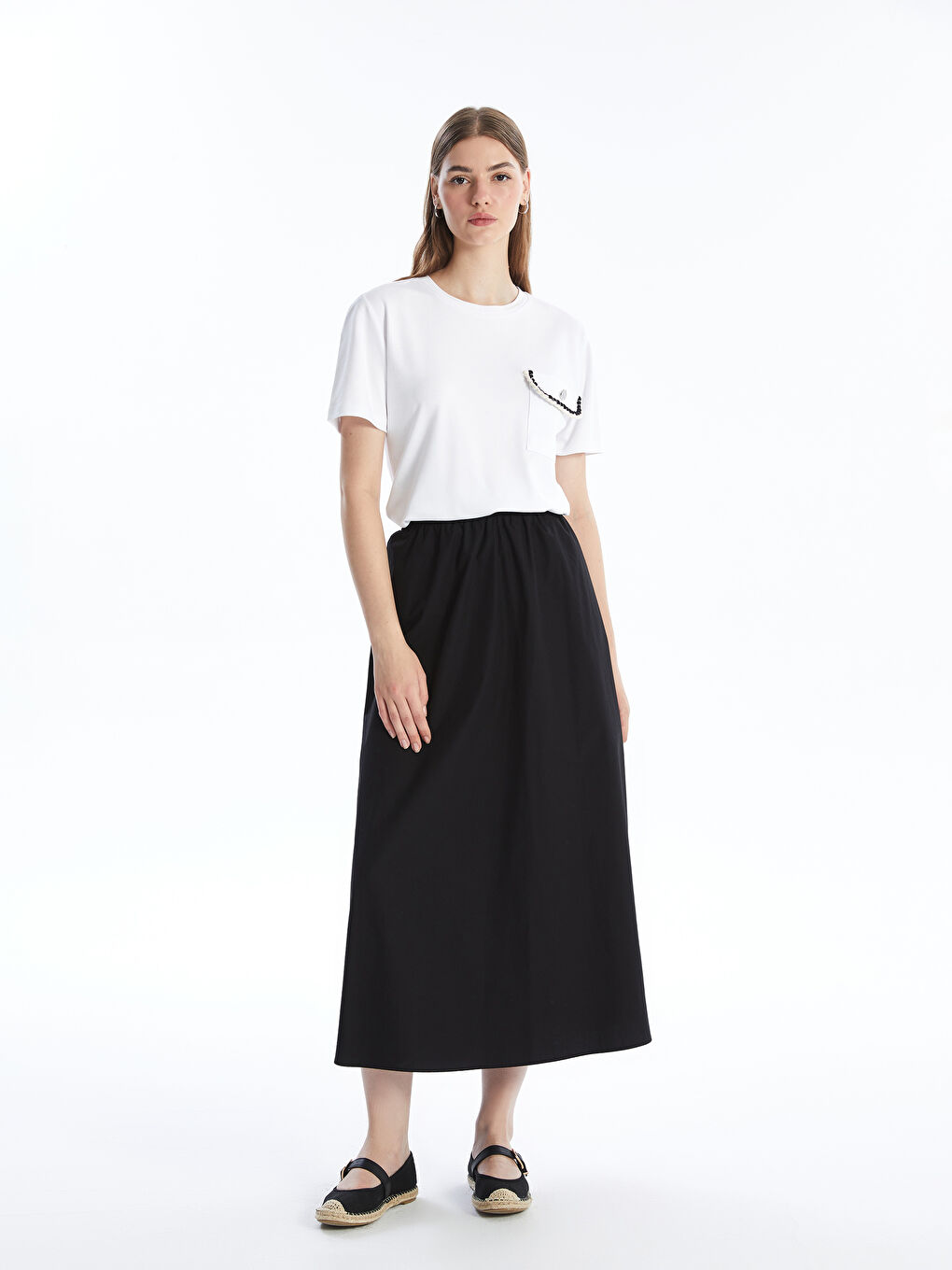 تي شيرت نساء كم قصير مطرّز كول مدور-1