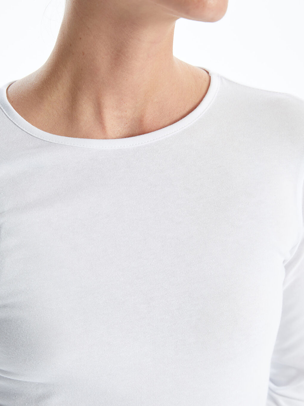 Beyaz Bisiklet Yaka Düz Uzun Kollu Kadın Tişört-3