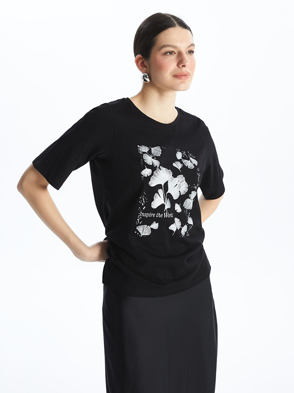 Siyah Bisiklet Yaka Baskılı Kısa Kollu Kadın Tişört