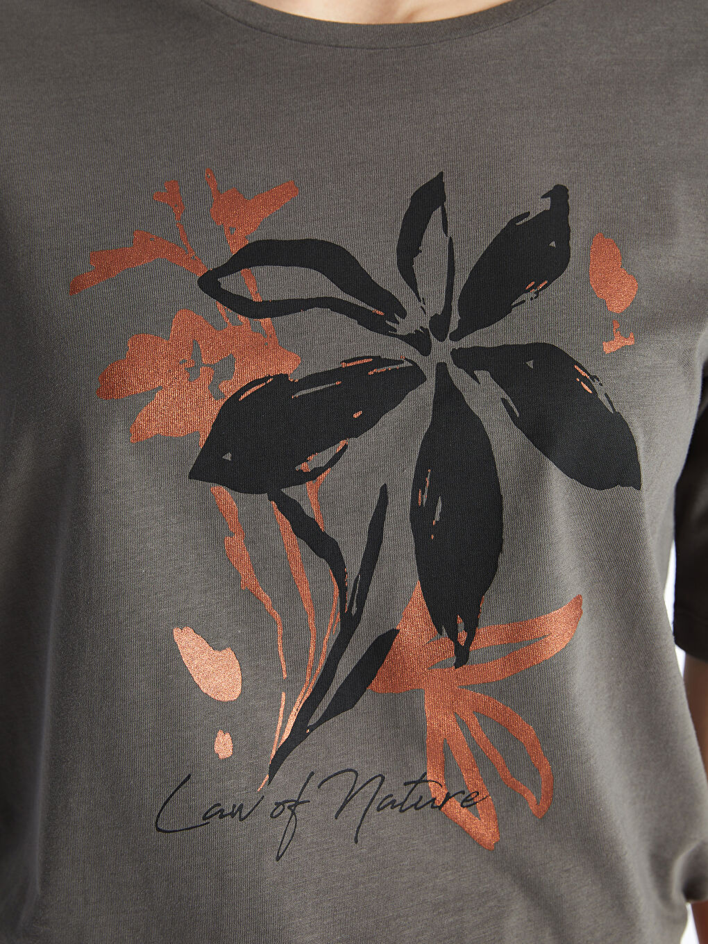 Bej Bisiklet Yaka Baskılı Kısa Kollu Kadın Tişört-3