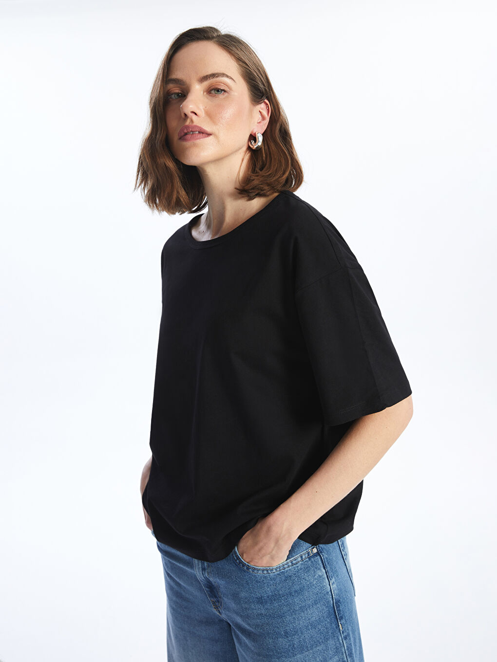 Siyah Bisiklet Yaka Düz Kısa Kollu Oversize Kadın Tişört