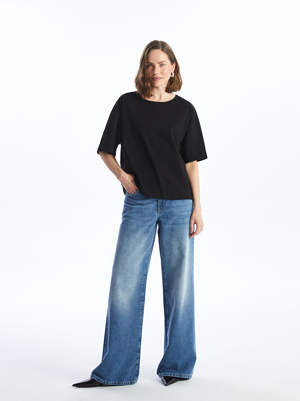 Siyah Bisiklet Yaka Düz Kısa Kollu Oversize Kadın Tişört-1