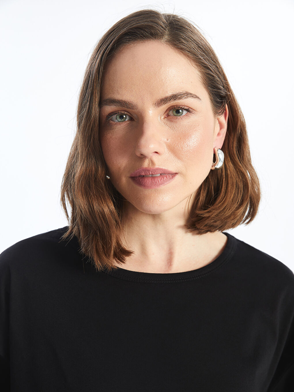 Siyah Bisiklet Yaka Düz Kısa Kollu Oversize Kadın Tişört-2