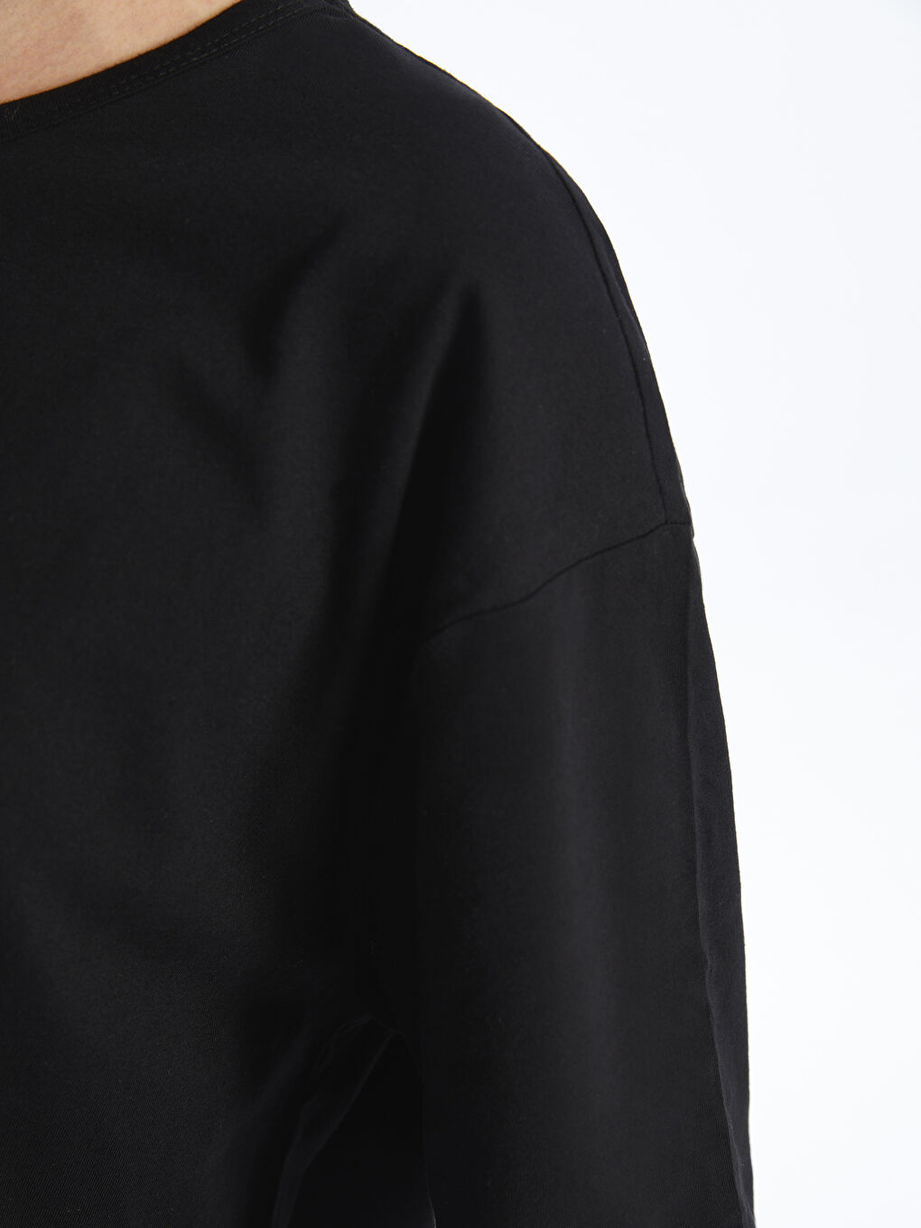 Siyah Bisiklet Yaka Düz Kısa Kollu Oversize Kadın Tişört-3