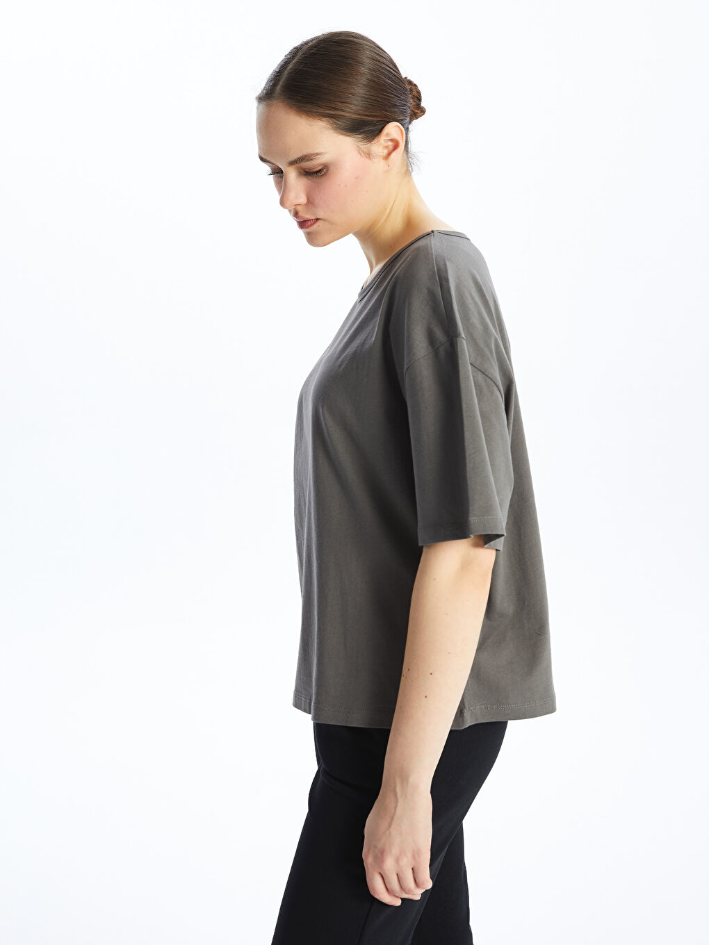 Gri Bisiklet Yaka Düz Kısa Kollu Oversize Kadın Tişört