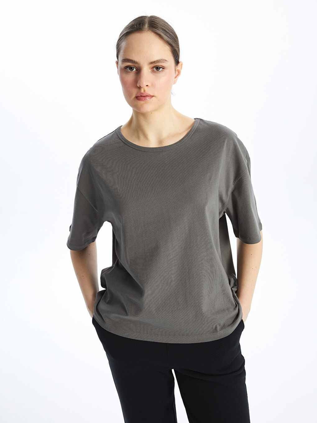 Gri Bisiklet Yaka Düz Kısa Kollu Oversize Kadın Tişört-1