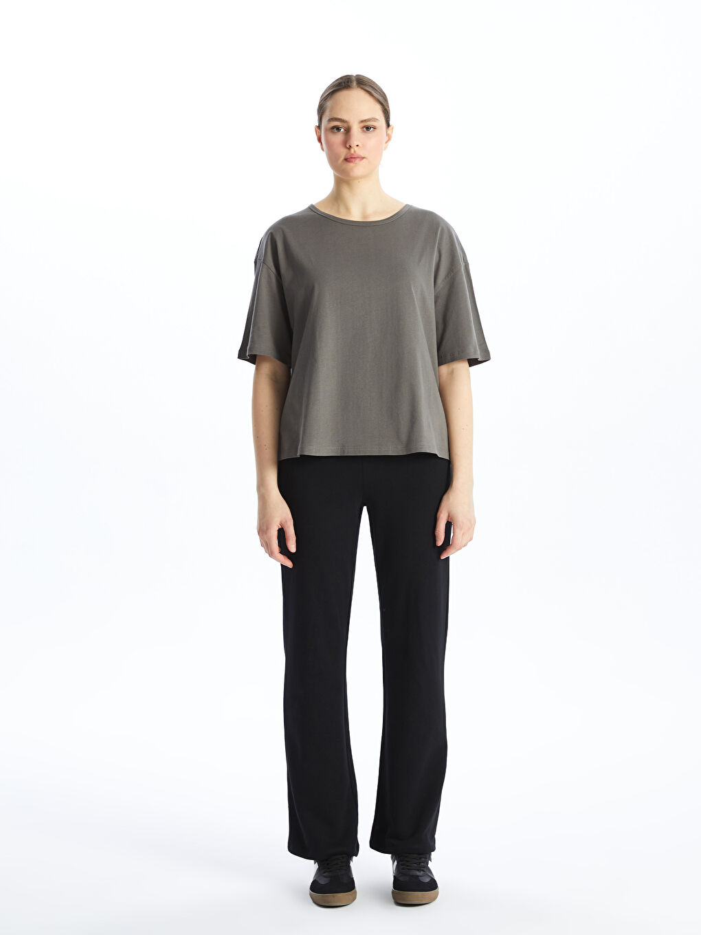 Gri Bisiklet Yaka Düz Kısa Kollu Oversize Kadın Tişört-2