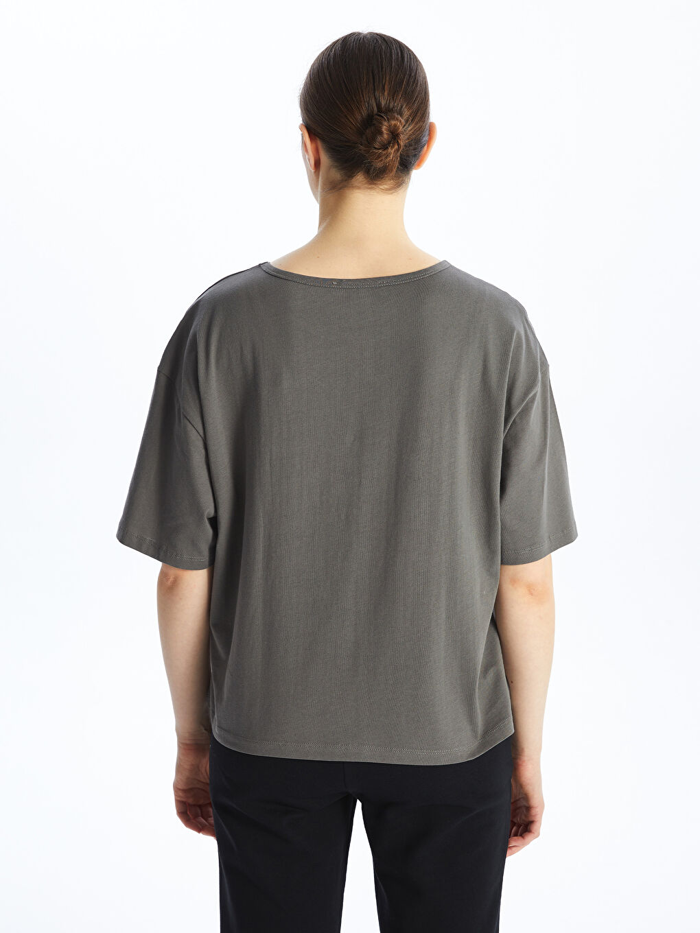 Gri Bisiklet Yaka Düz Kısa Kollu Oversize Kadın Tişört-4