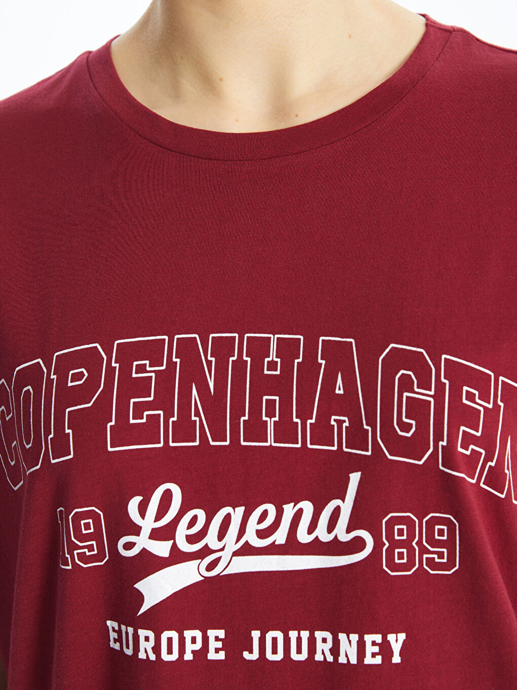 Bordo Bisiklet Yaka Baskılı Kısa Kollu Oversize Kadın Tişört-3