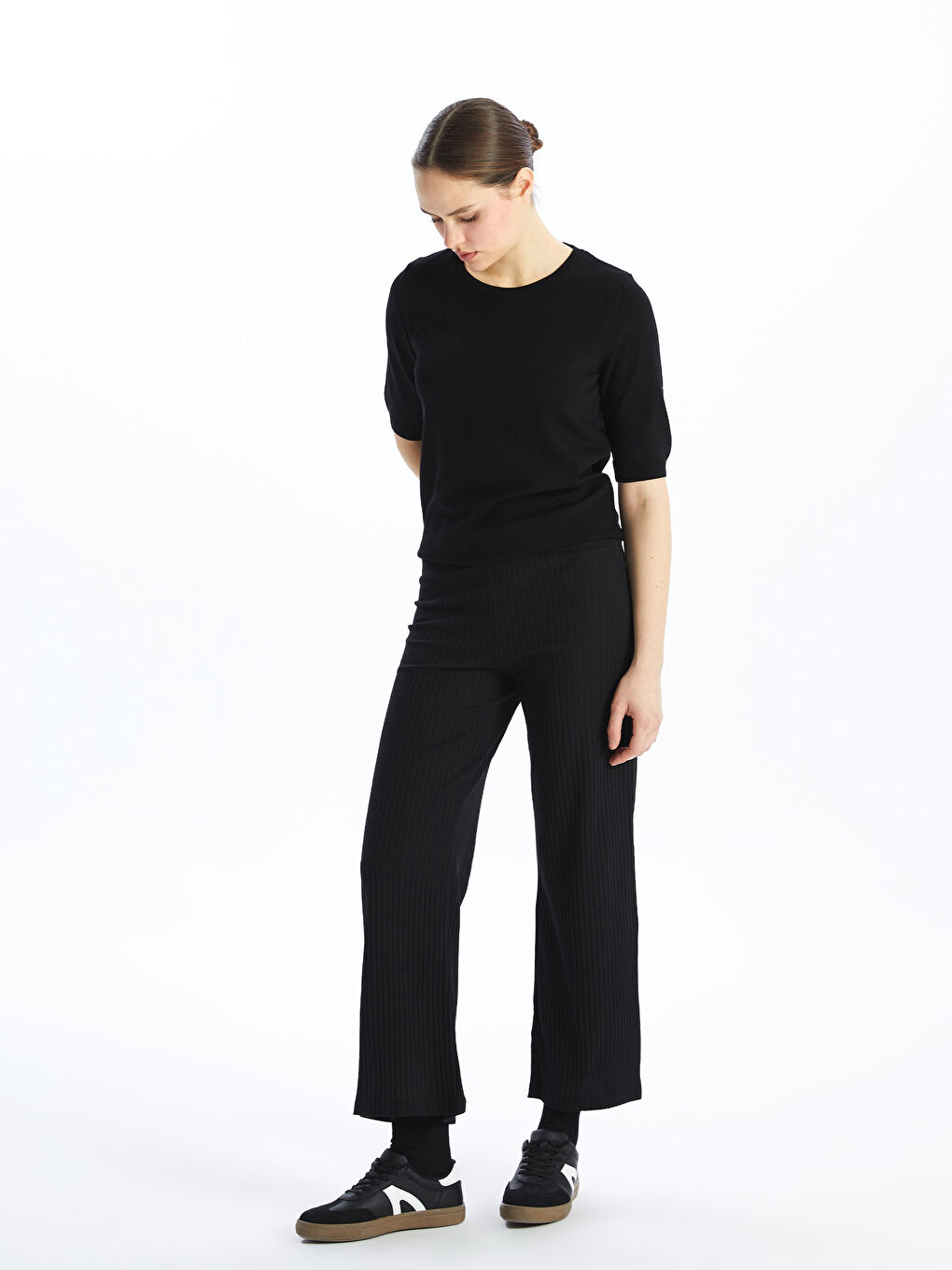 Siyah Beli Lastikli Düz Geniş Paça Kadın Eşofman Altı-1