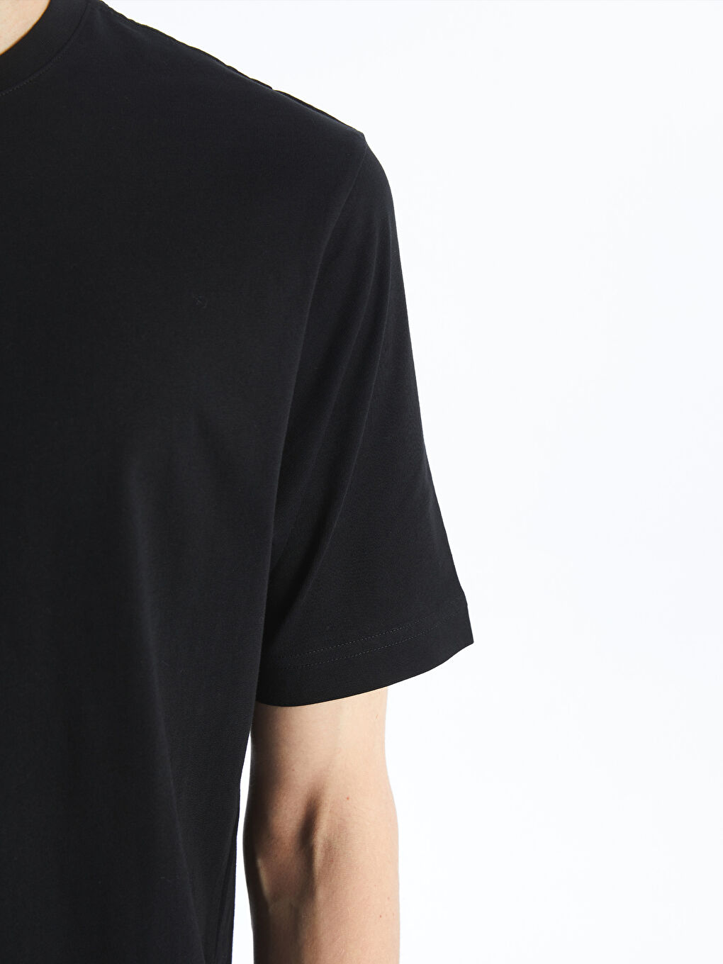 Siyah Bisiklet Yaka Penye Erkek Tişört-3