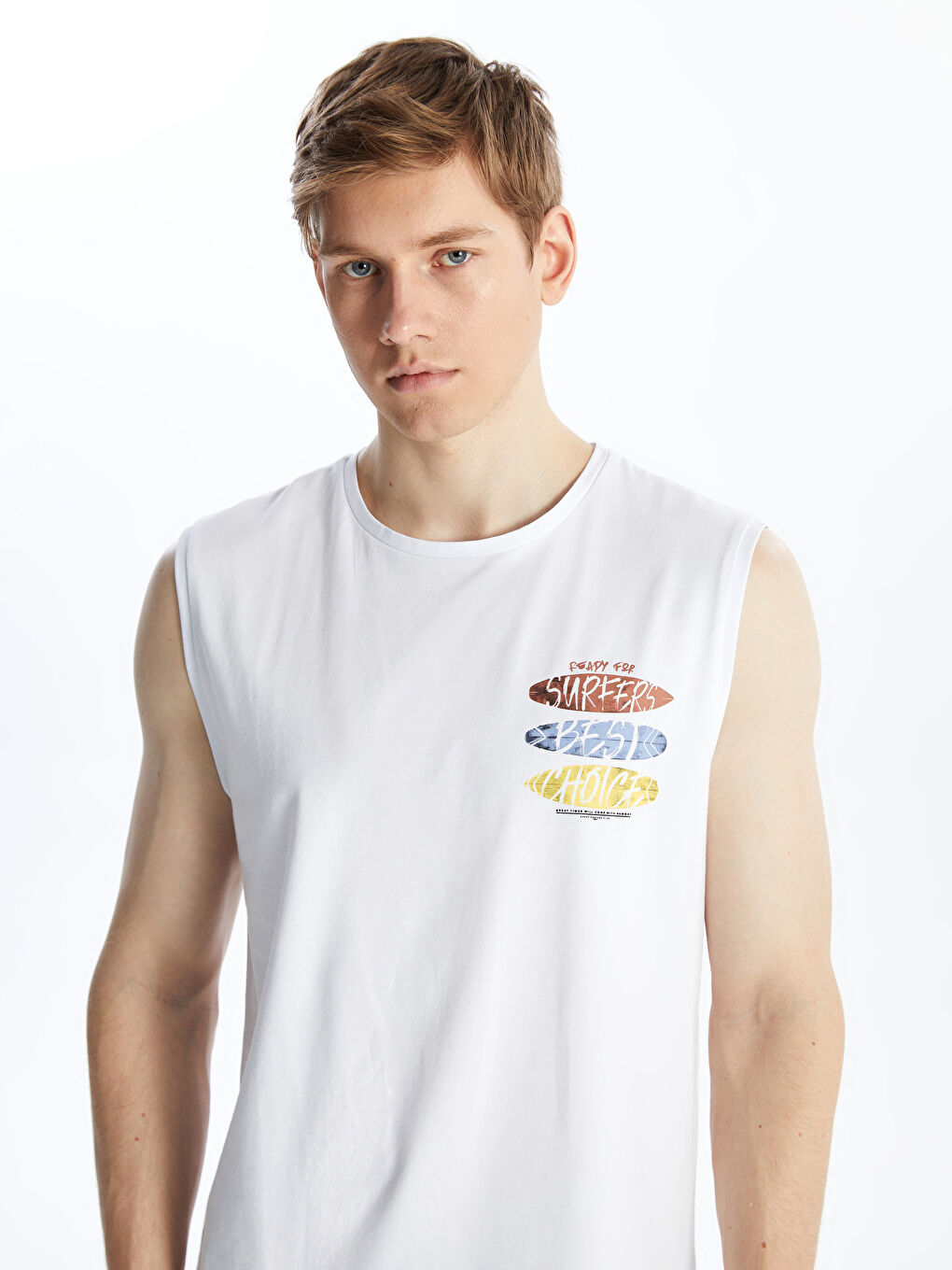 Beyaz Bisiklet Yaka Baskılı Erkek Kolsuz Tişört-1