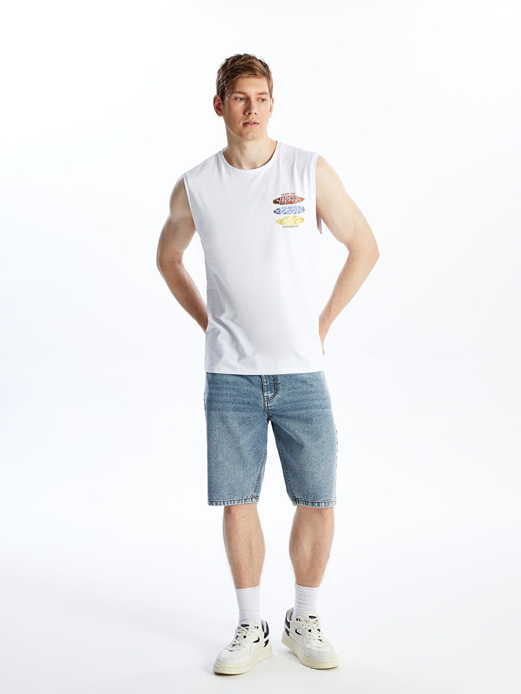 Beyaz Bisiklet Yaka Baskılı Erkek Kolsuz Tişört-2