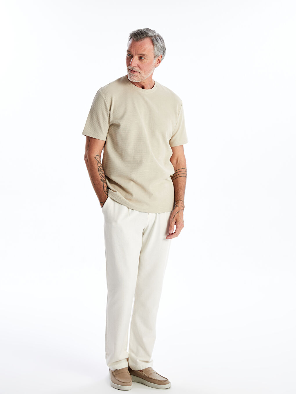 Bej Bisiklet Yaka Kısa Kollu Erkek Dokulu Tişört-2