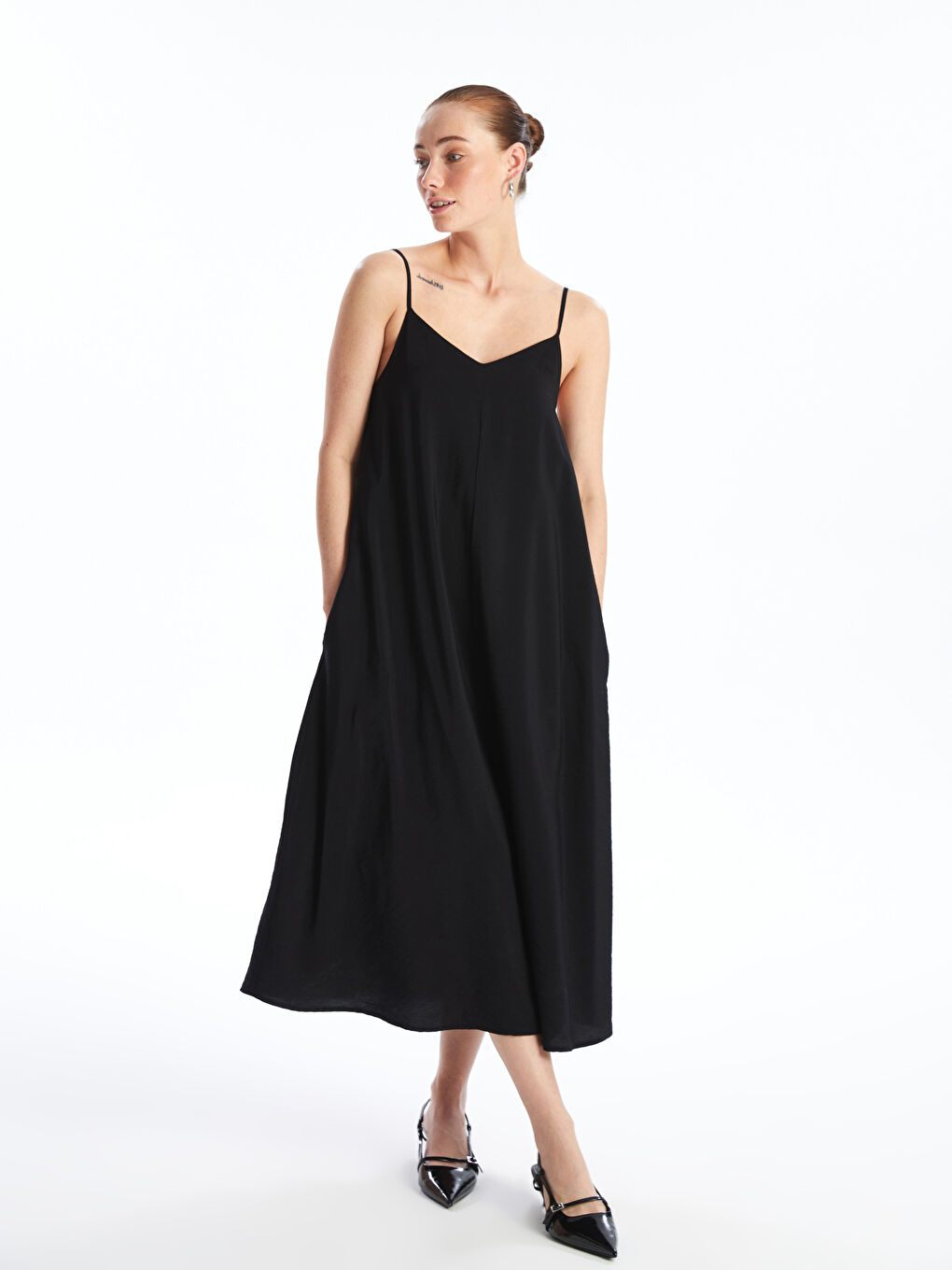 Siyah V Yaka Düz Askılı Kadın Elbise