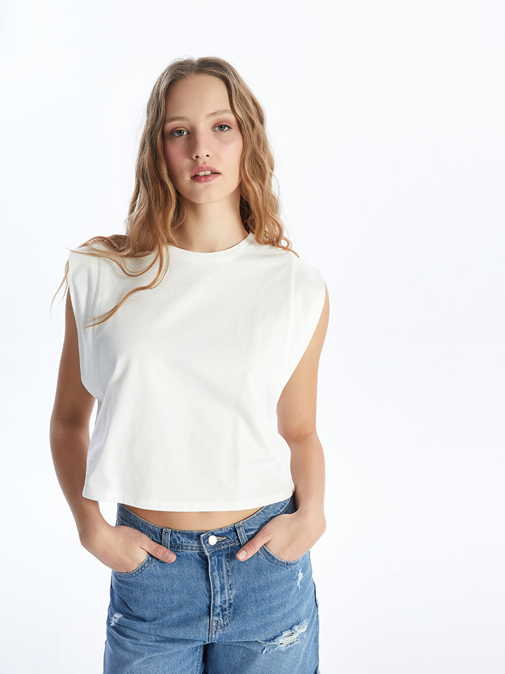 Beyaz Bisiklet Yaka Düz Kısa Kollu Kadın Tişört