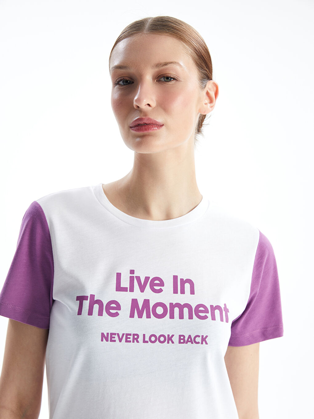 Beyaz Bisiklet Yaka Baskılı Kısa Kollu Kadın Tişört