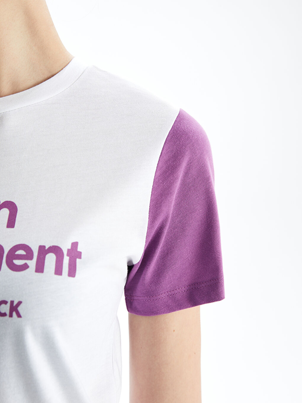 Beyaz Bisiklet Yaka Baskılı Kısa Kollu Kadın Tişört-3