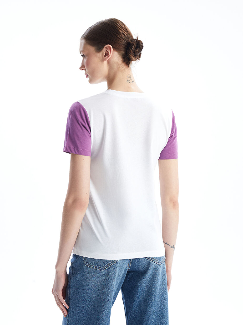 Beyaz Bisiklet Yaka Baskılı Kısa Kollu Kadın Tişört-4