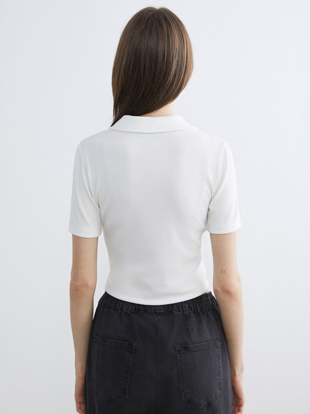 Schlichtes Kurzarm-Crop-Hemd für Damen-6