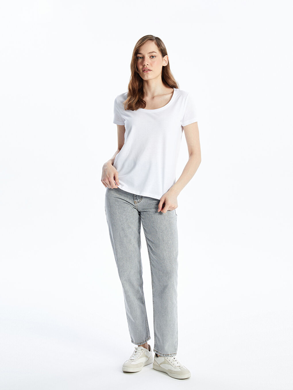 Beyaz Bisiklet Yaka Düz Kısa Kollu Kadın Tişört-1