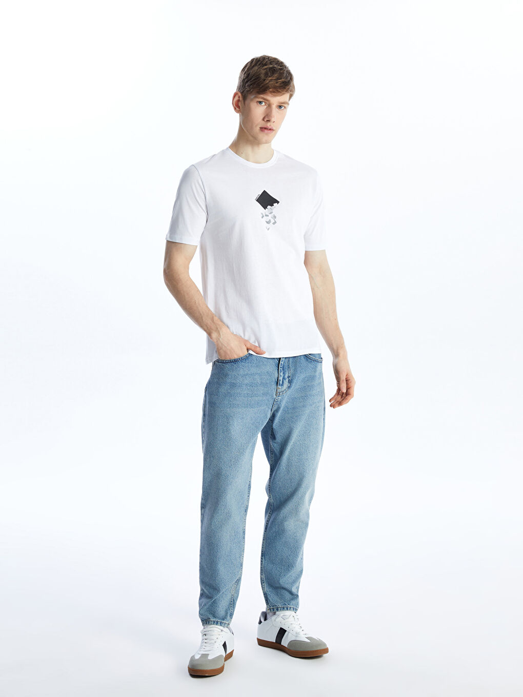 Beyaz Bisiklet Yaka Baskılı Kısa Kollu Erkek Tişört-2