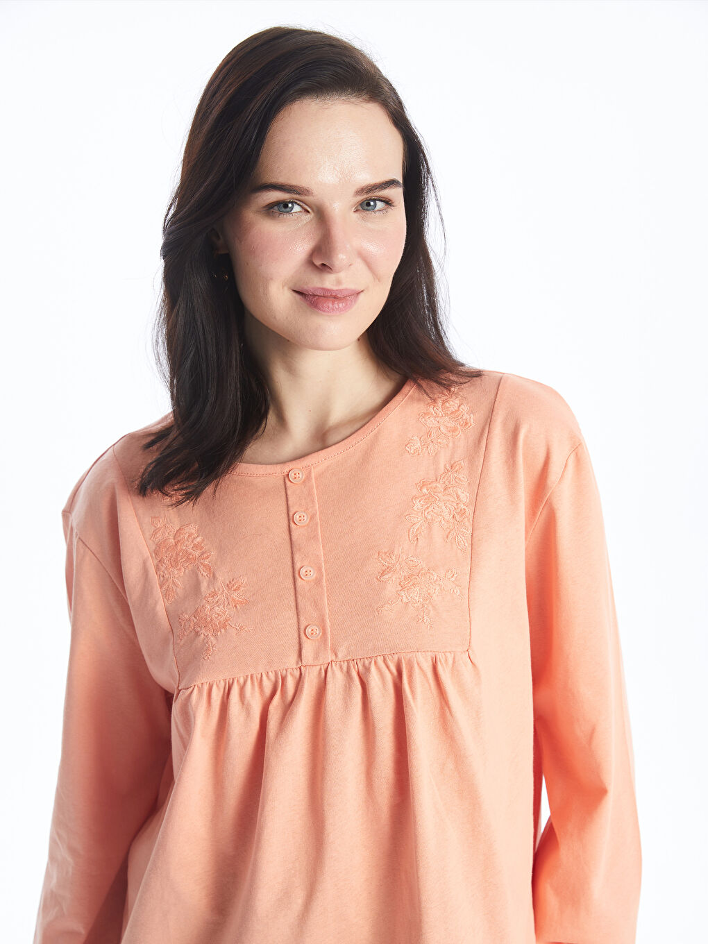 Mercan Bisiklet Yaka Nakışlı Uzun Kollu Kadın Bluz