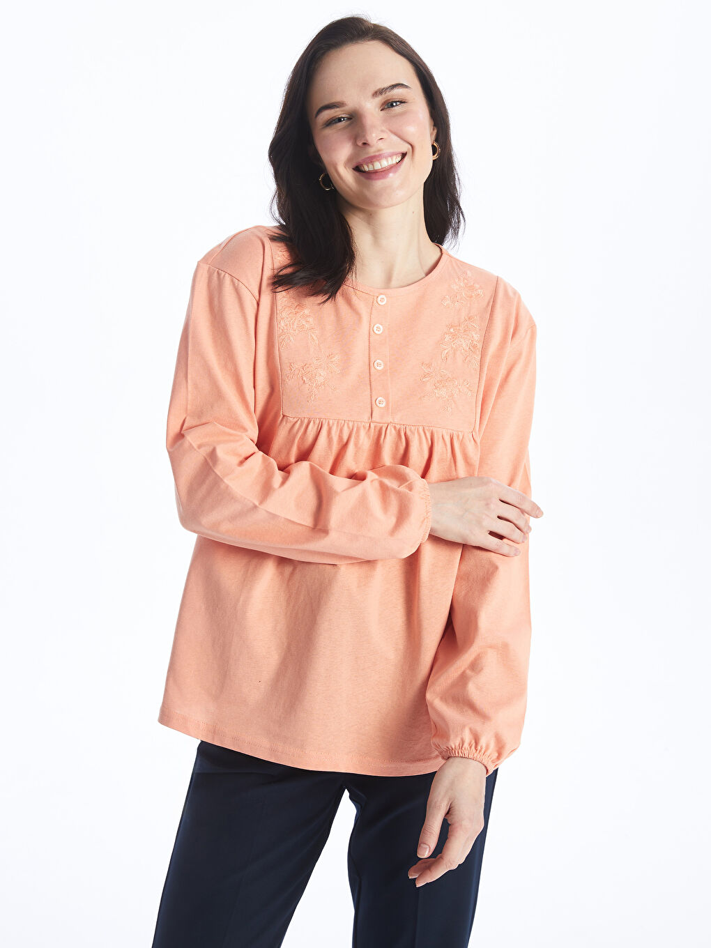 Mercan Bisiklet Yaka Nakışlı Uzun Kollu Kadın Bluz-1