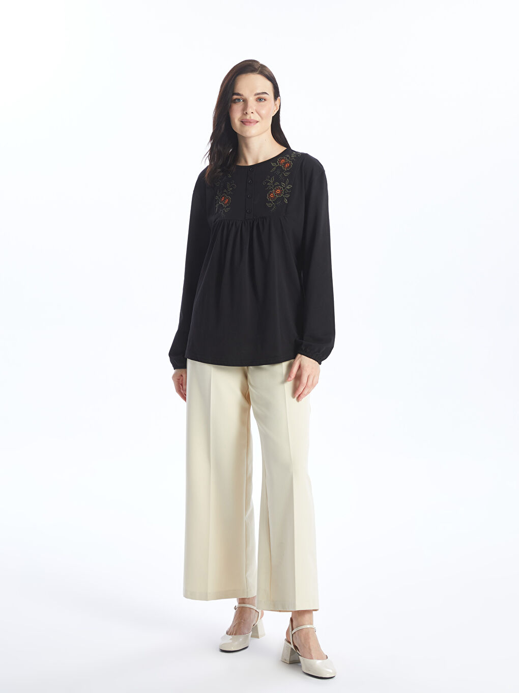 Siyah Bisiklet Yaka Nakışlı Uzun Kollu Kadın Bluz-2