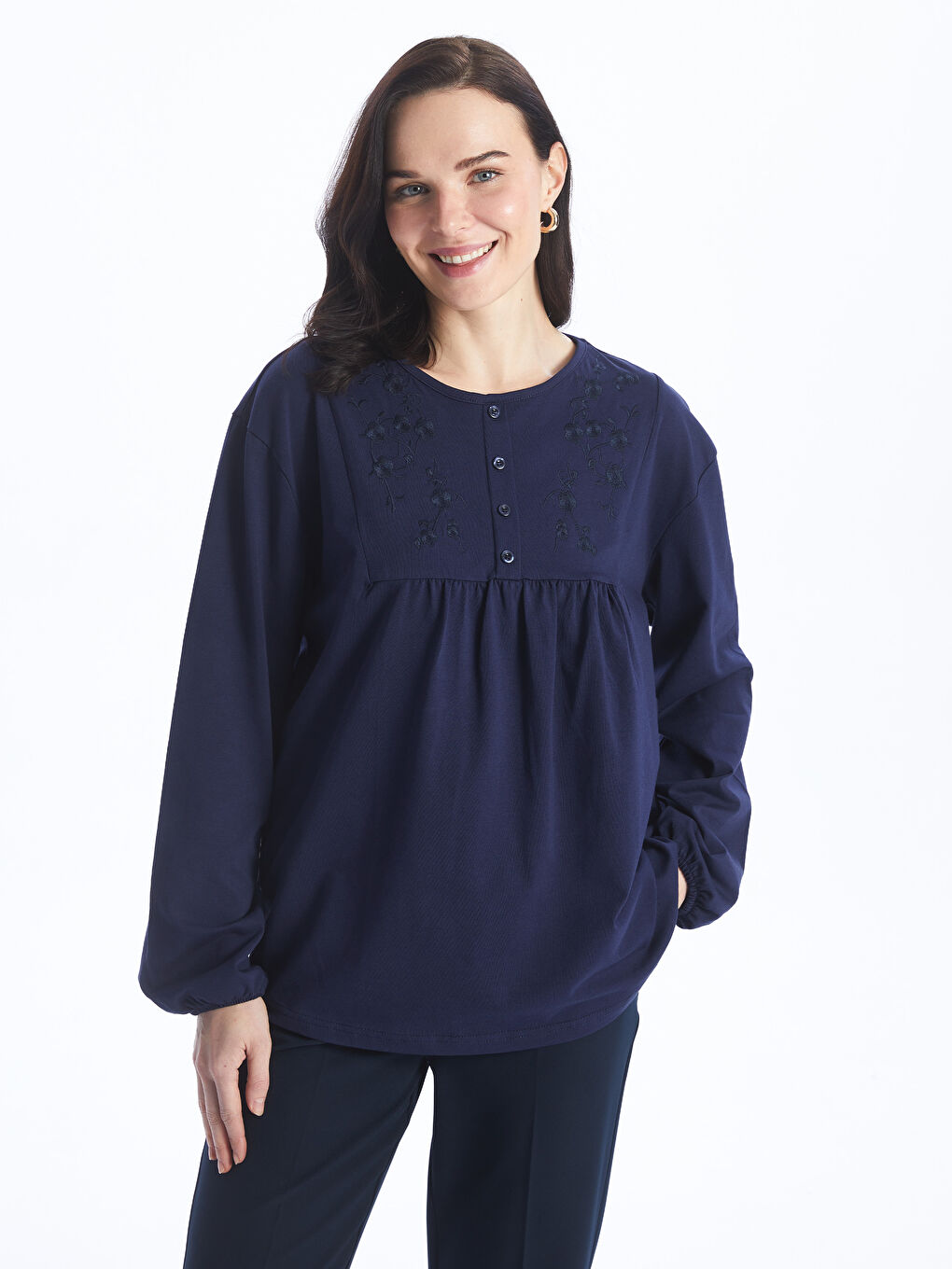 Lacivert Bisiklet Yaka Nakışlı Uzun Kollu Kadın Bluz