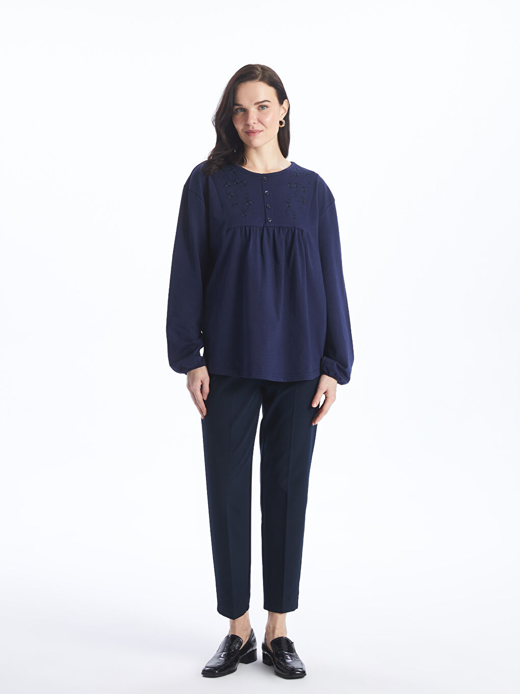 Lacivert Bisiklet Yaka Nakışlı Uzun Kollu Kadın Bluz-2
