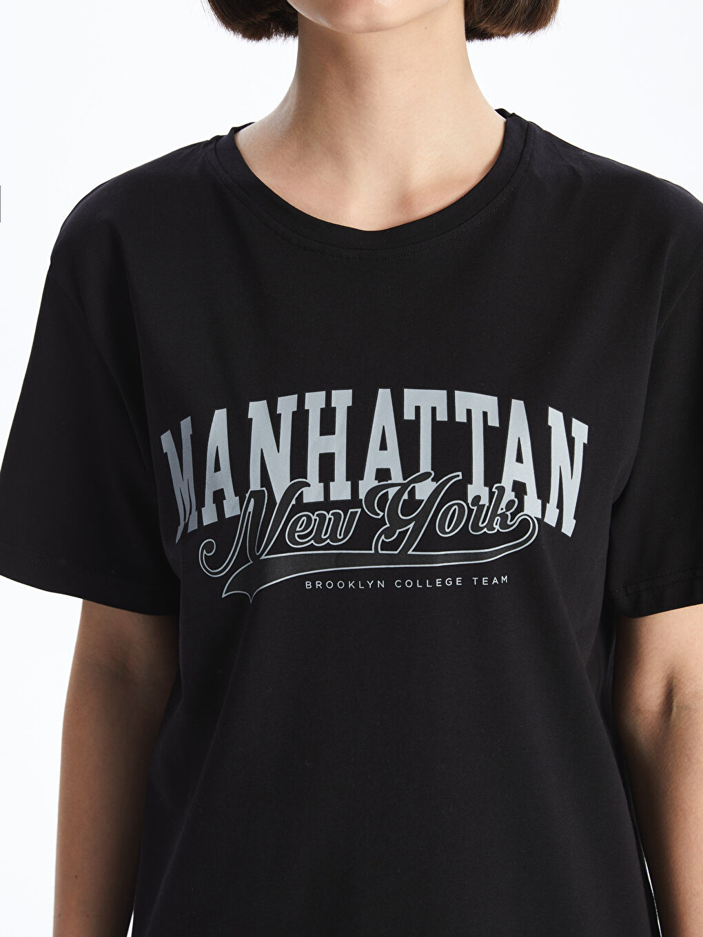 Siyah Bisiklet Yaka Baskılı Kısa Kollu Kadın Tişört-3