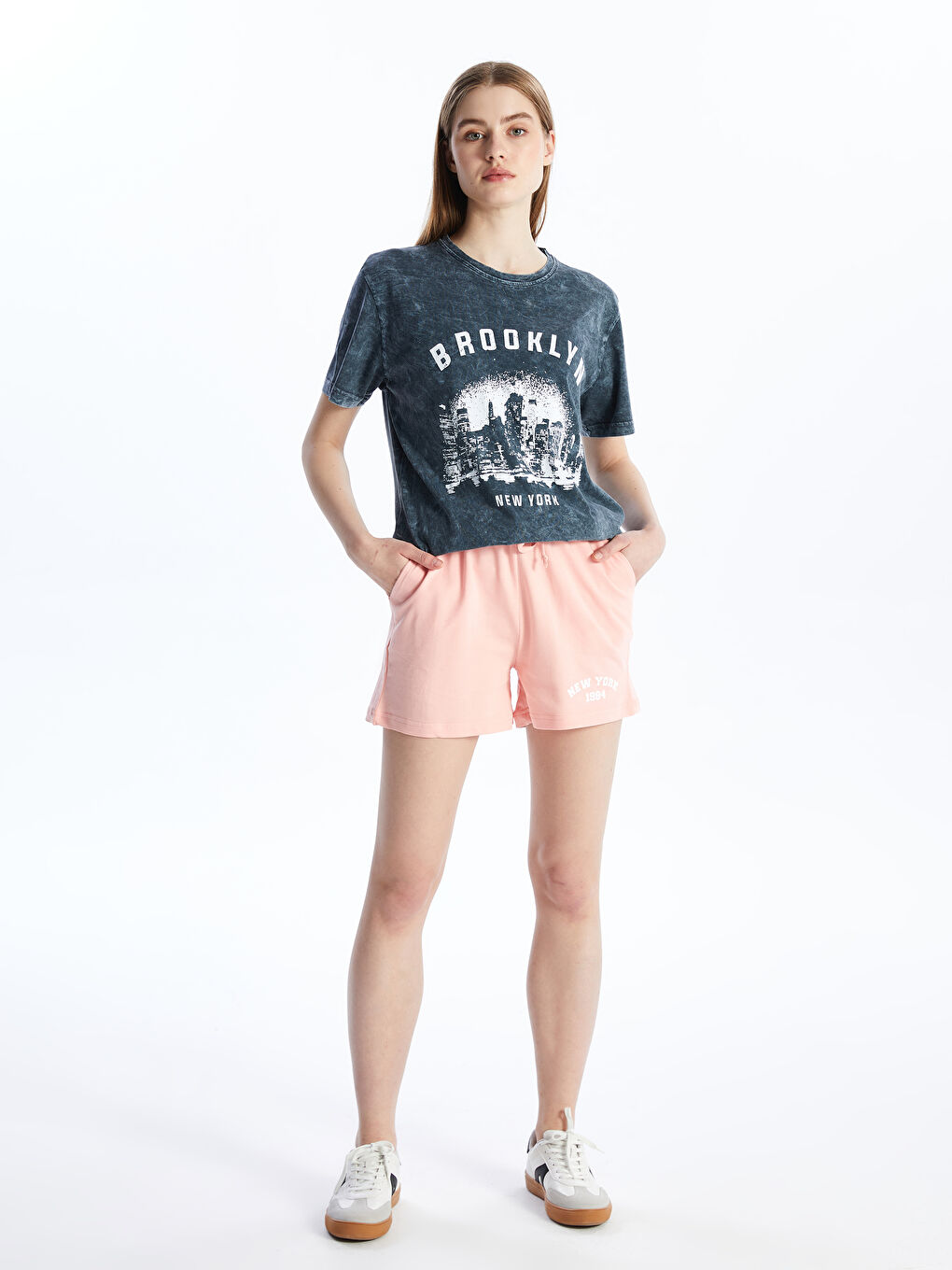 Pembe Beli Bağcıklı Baskılı Kadın Şort-1